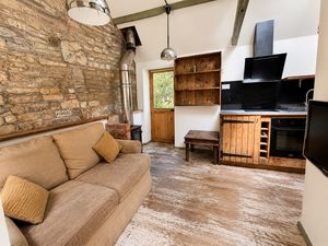 Annexe- click for photo gallery